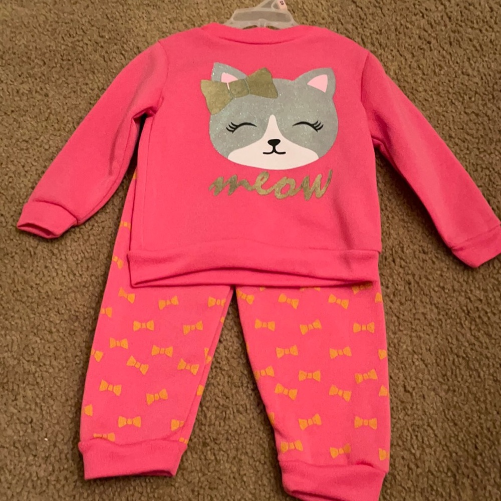Girl’s Sweatsuit